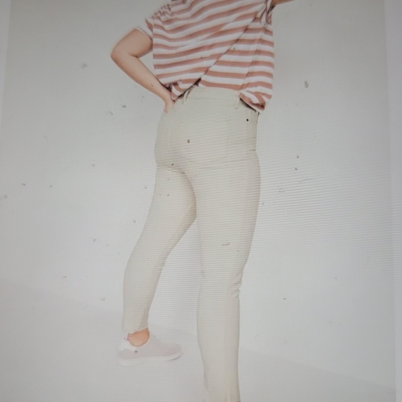 NWT Old Navy Rockstar 360° Stretch Jean - Picture 2 of 4